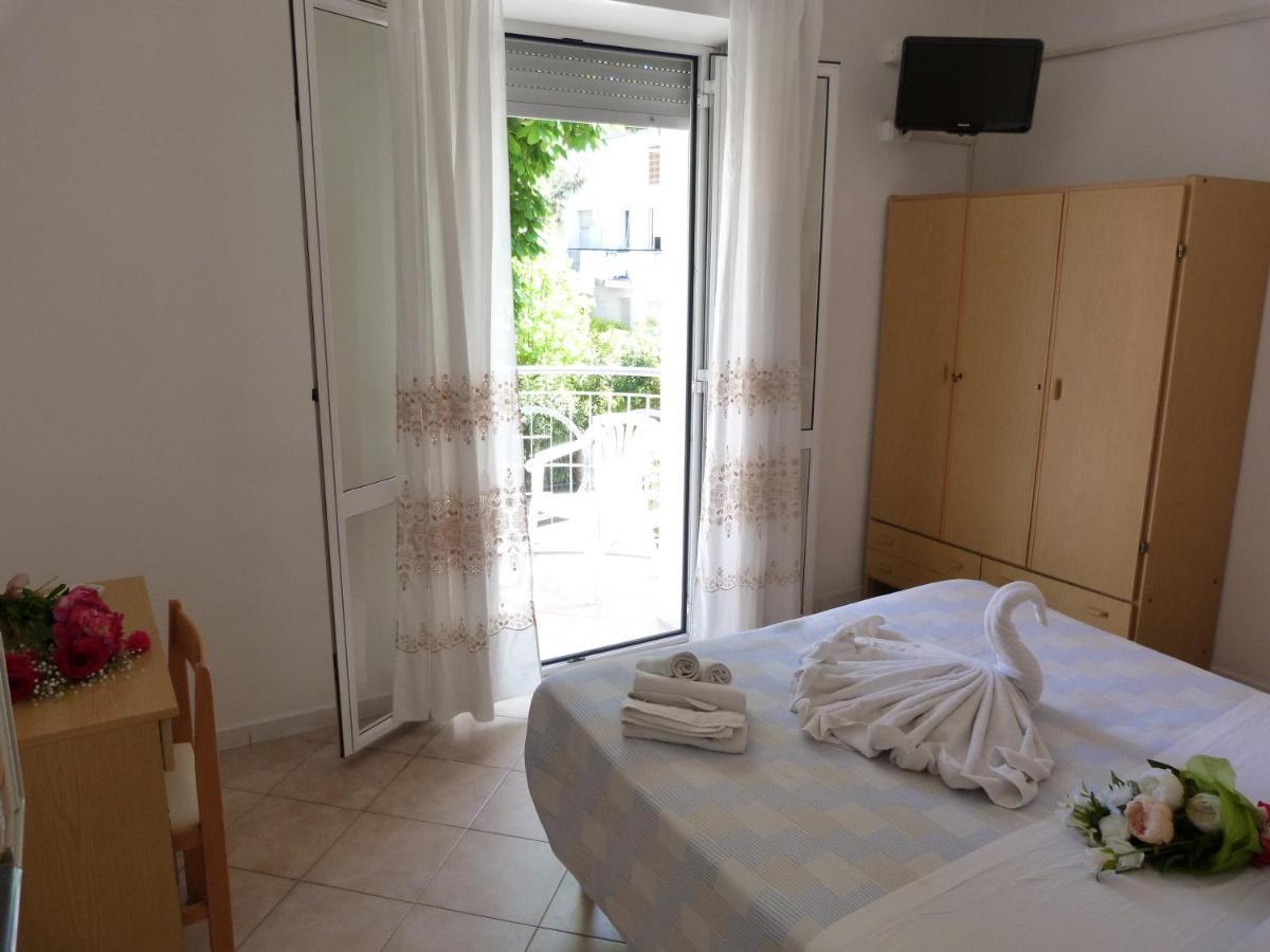 Hotel Monti Riccione Exterior photo
